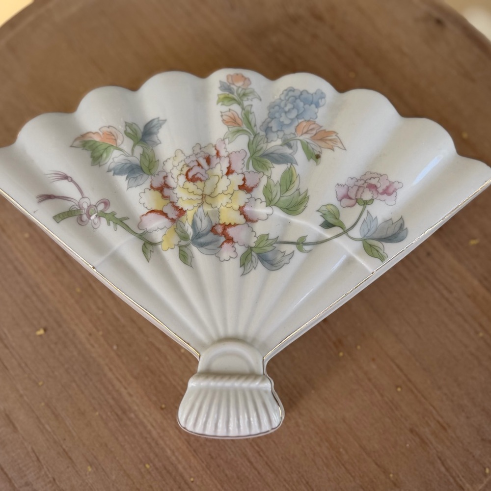 Vintage Andrea By Sadek Floral Porcelain Fan Decor Jewelry / Trinket Box Rose